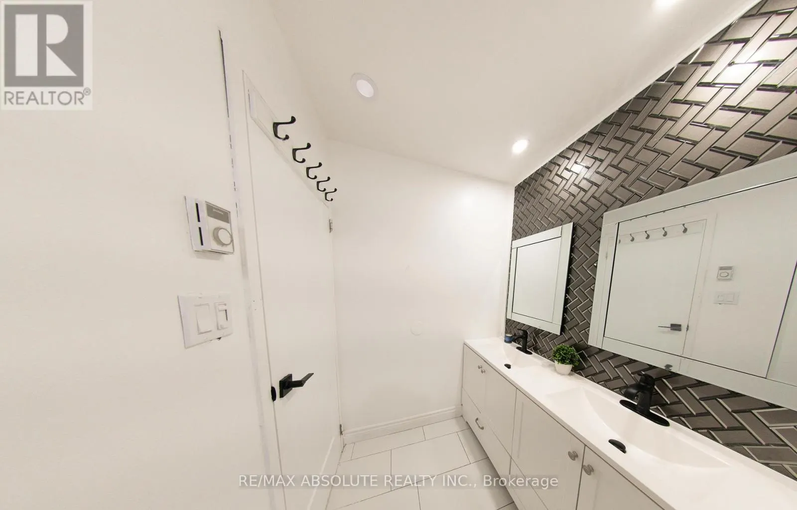 44 - 3415 UPLANDS DRIVE