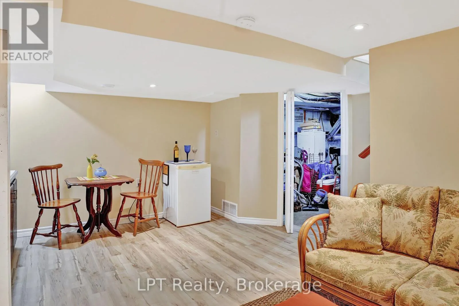 880 16TH STREET W
