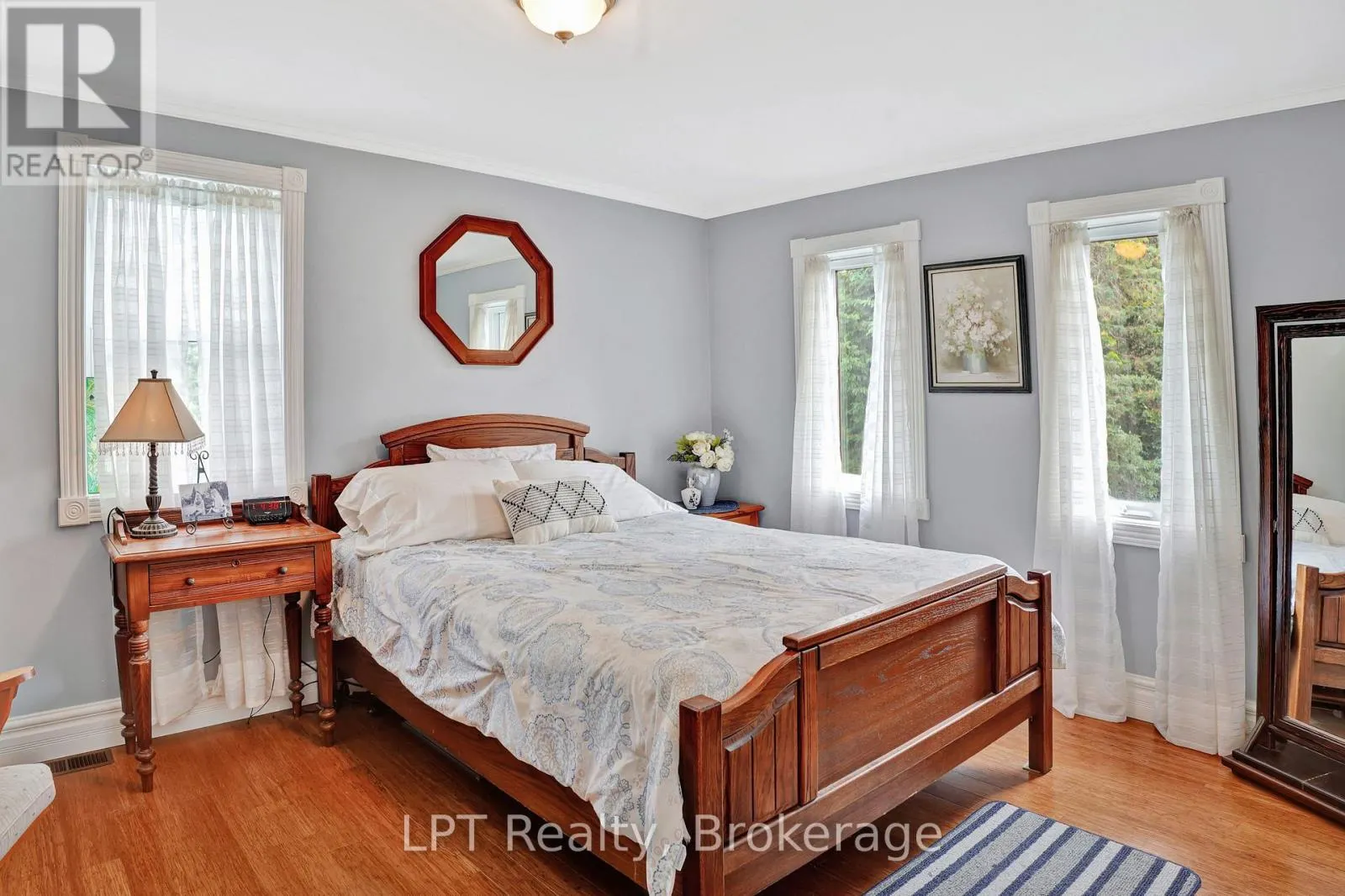 880 16TH STREET W