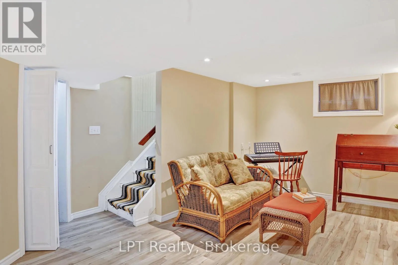 880 16TH STREET W