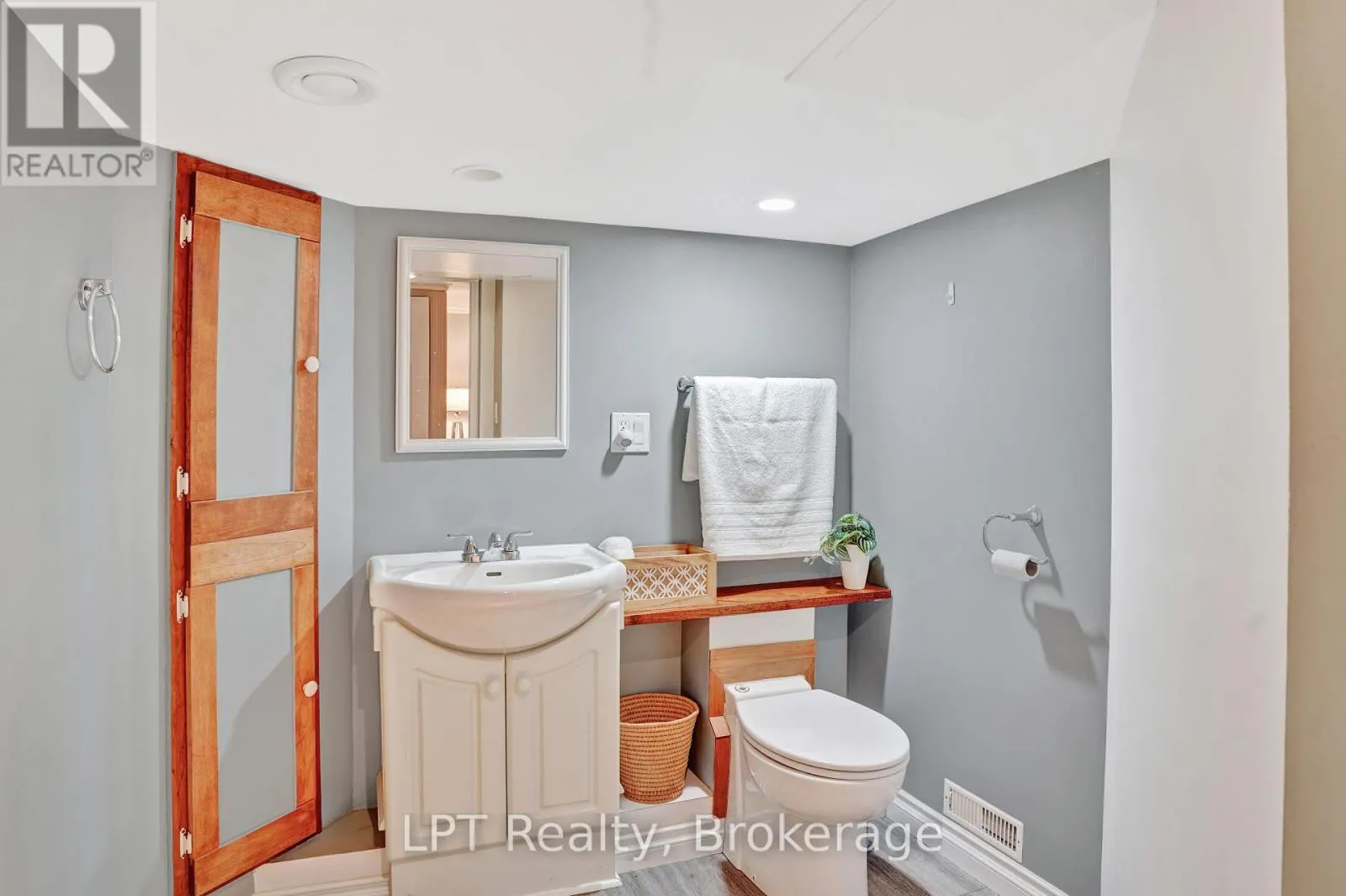880 16TH STREET W