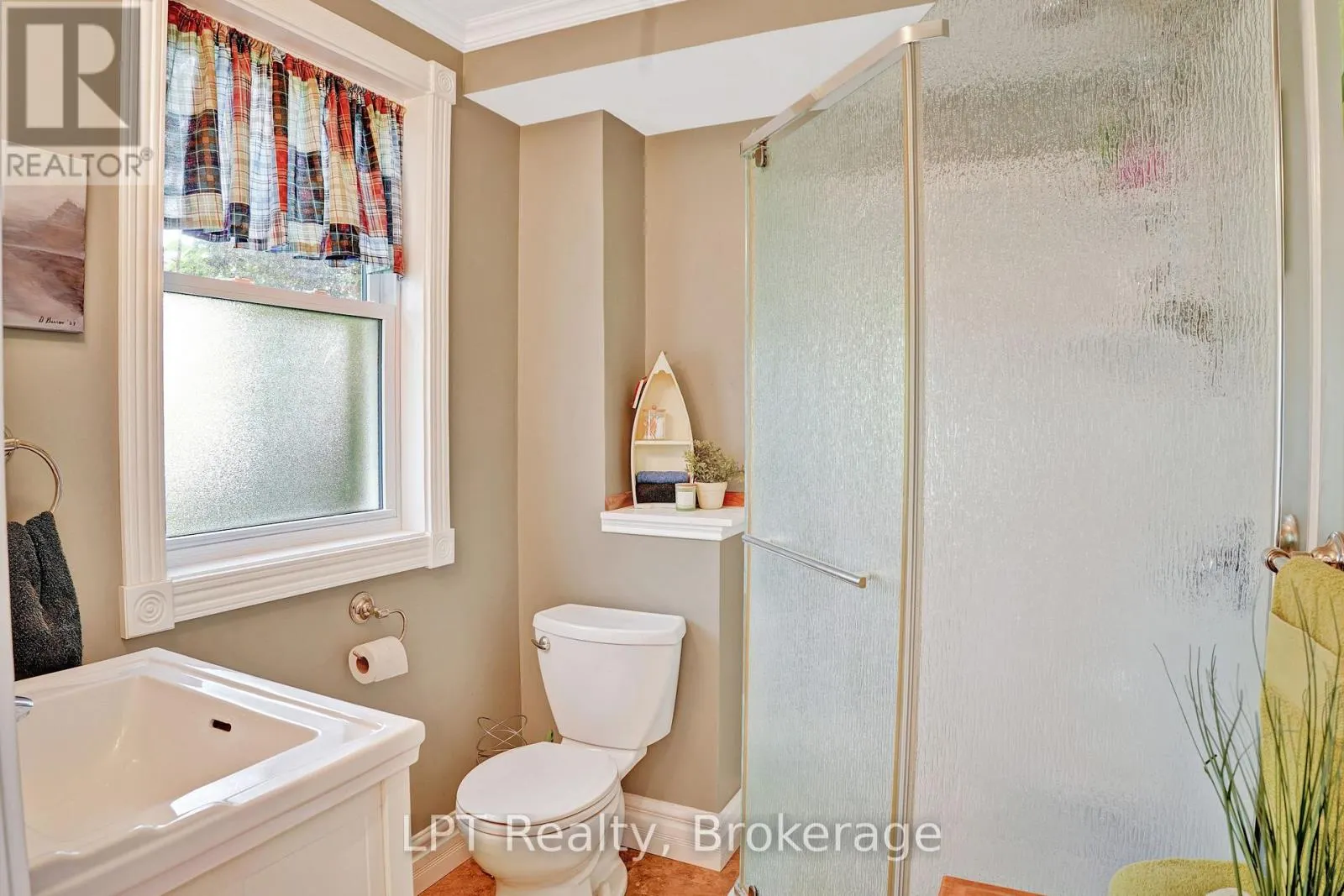 880 16TH STREET W