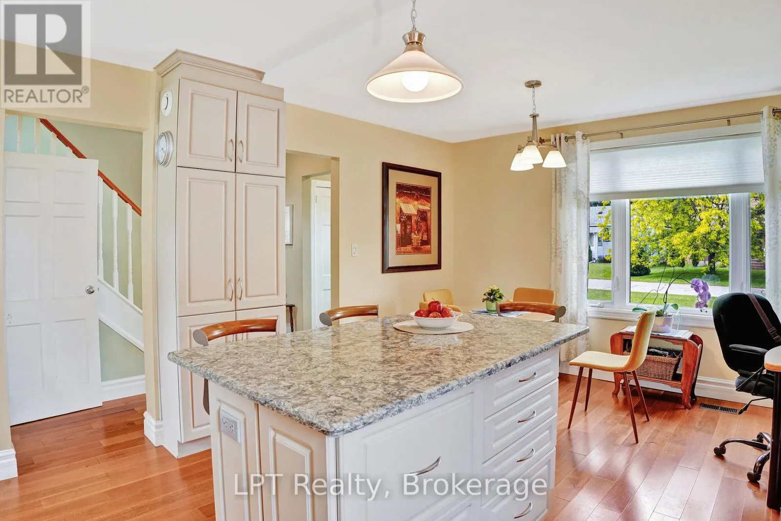 880 16TH STREET W