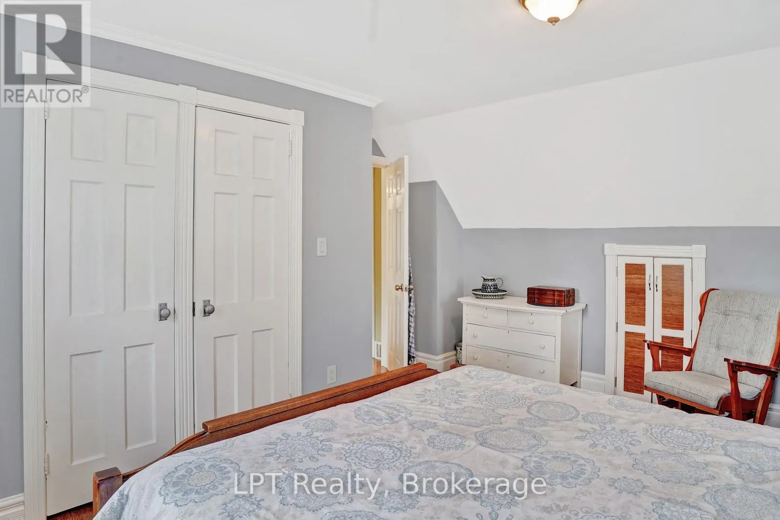 880 16TH STREET W