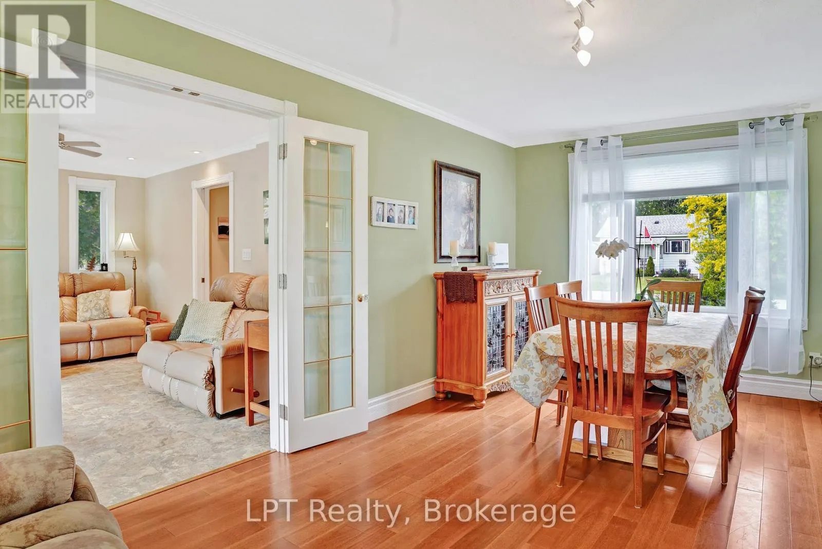 880 16TH STREET W