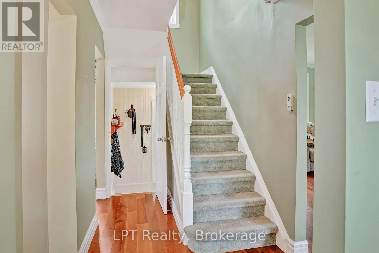 880 16TH STREET W