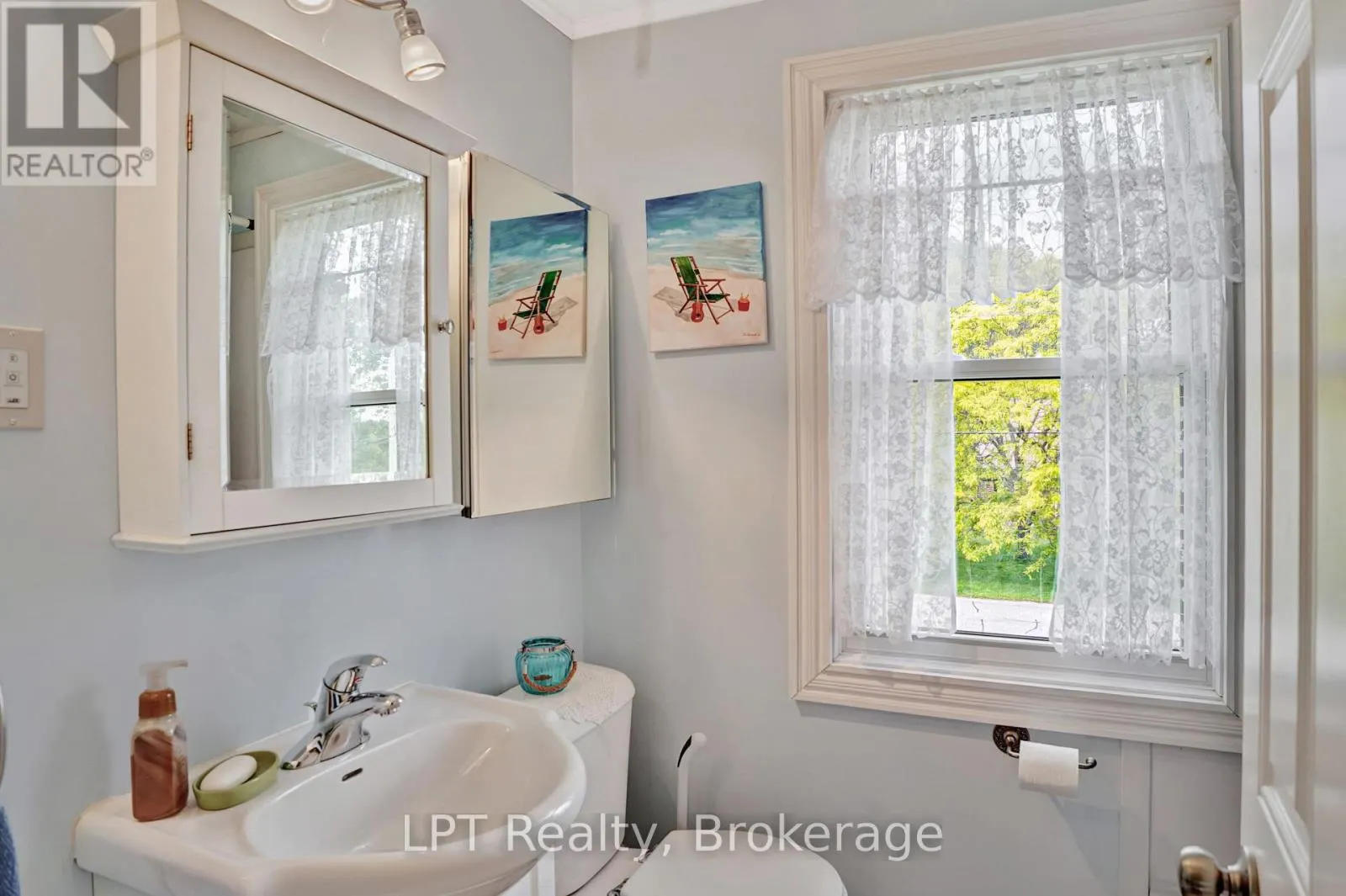 880 16TH STREET W