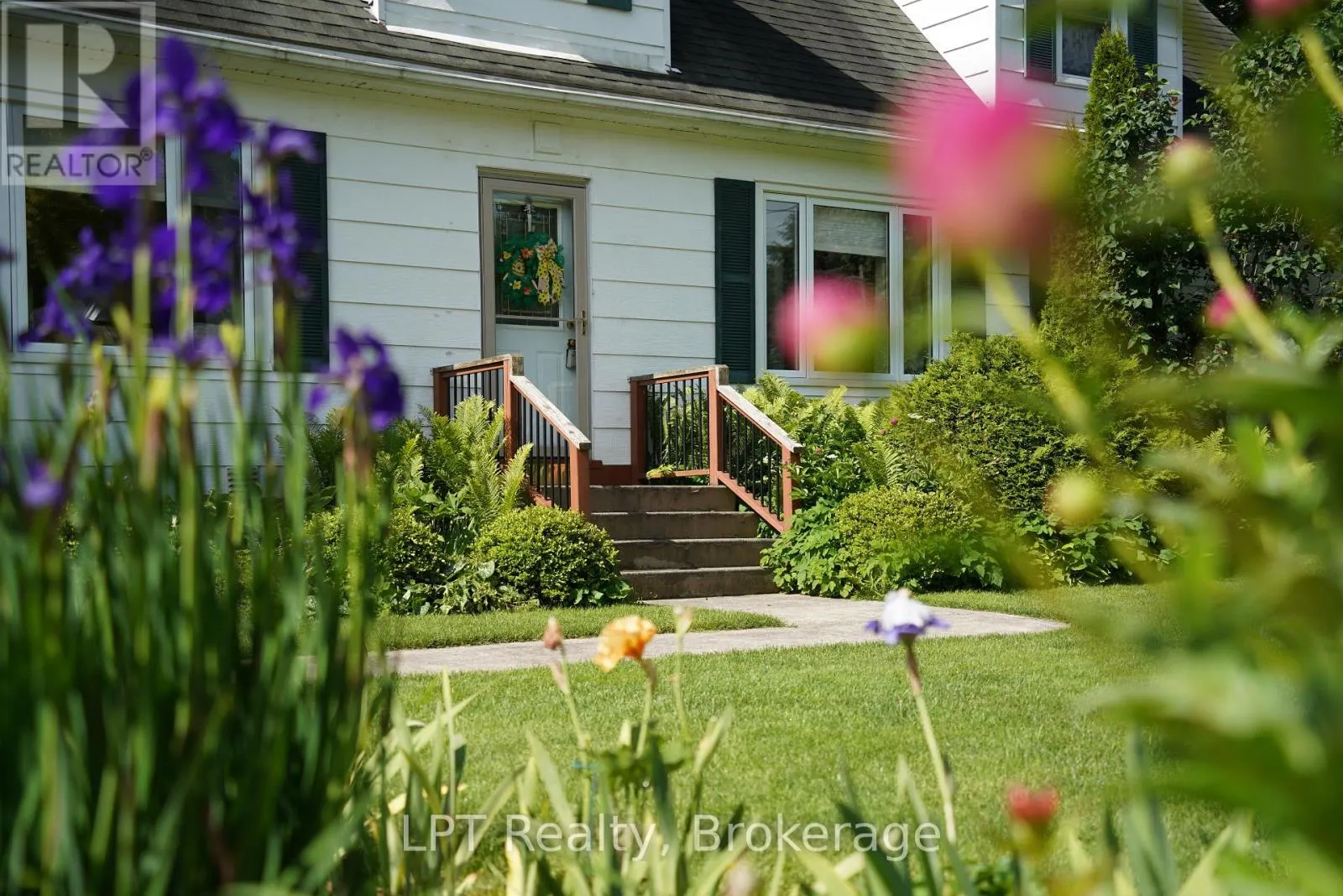 880 16TH STREET W