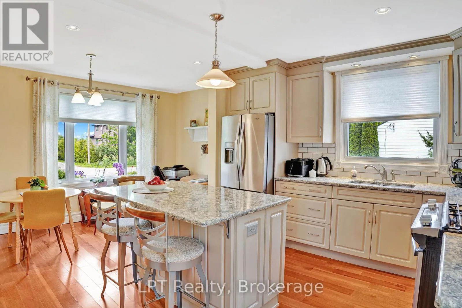 880 16TH STREET W