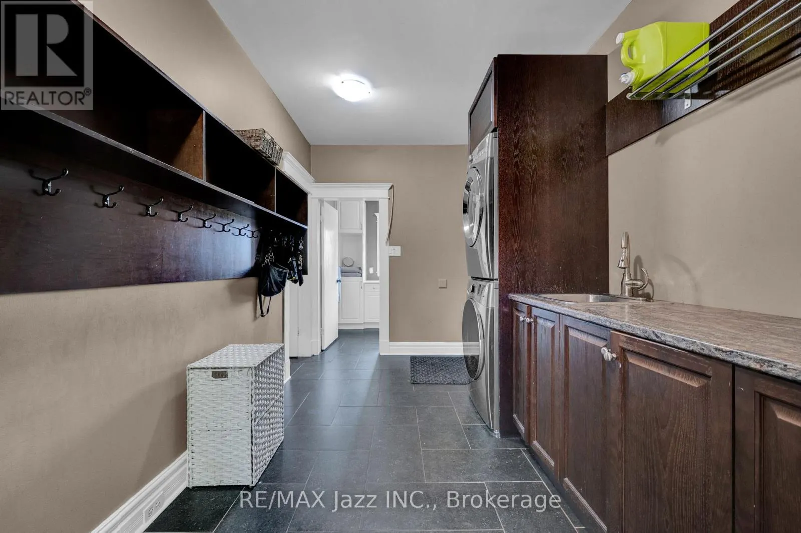 1674 HOOTON DRIVE