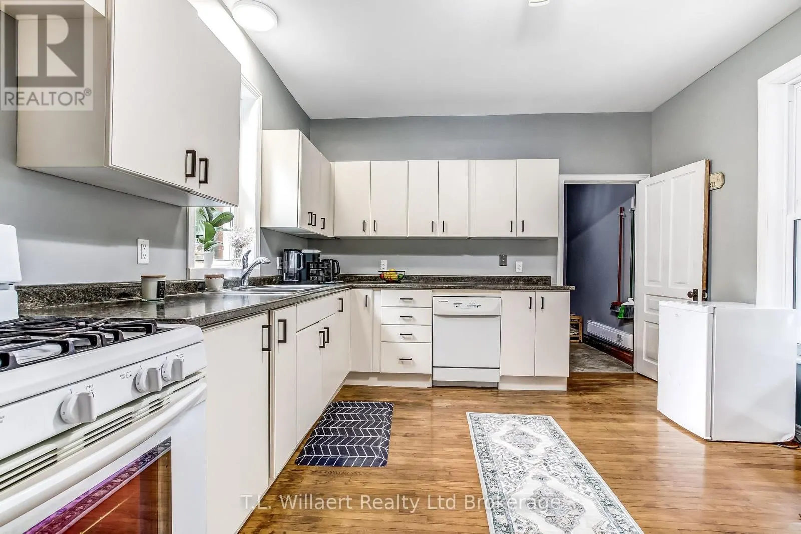 33 MAIN STREET E