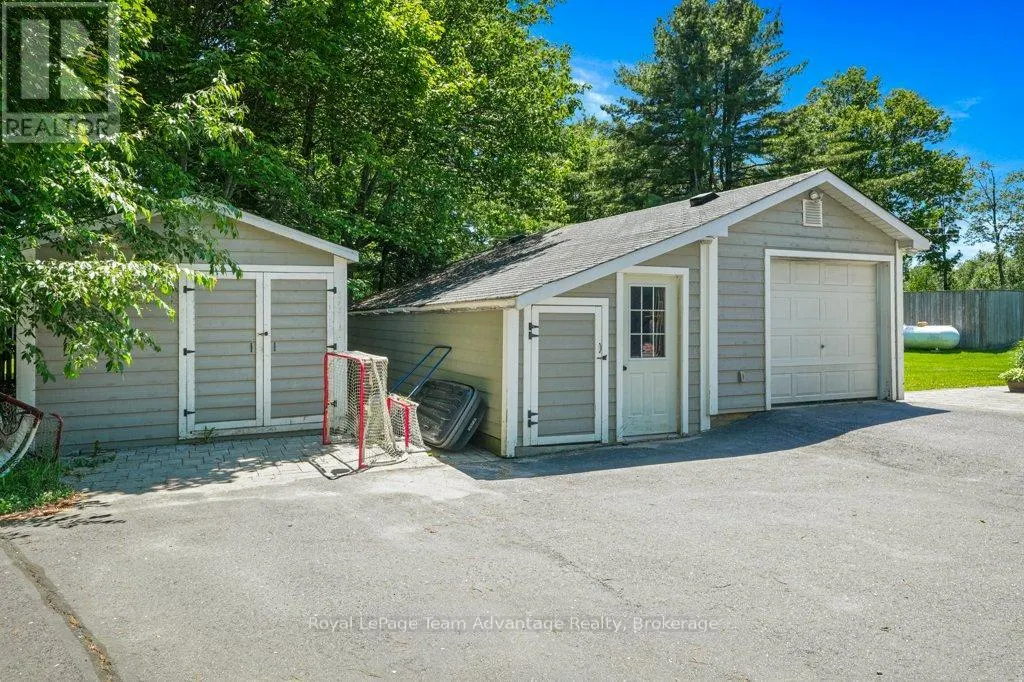 1 GLENROCK ROAD