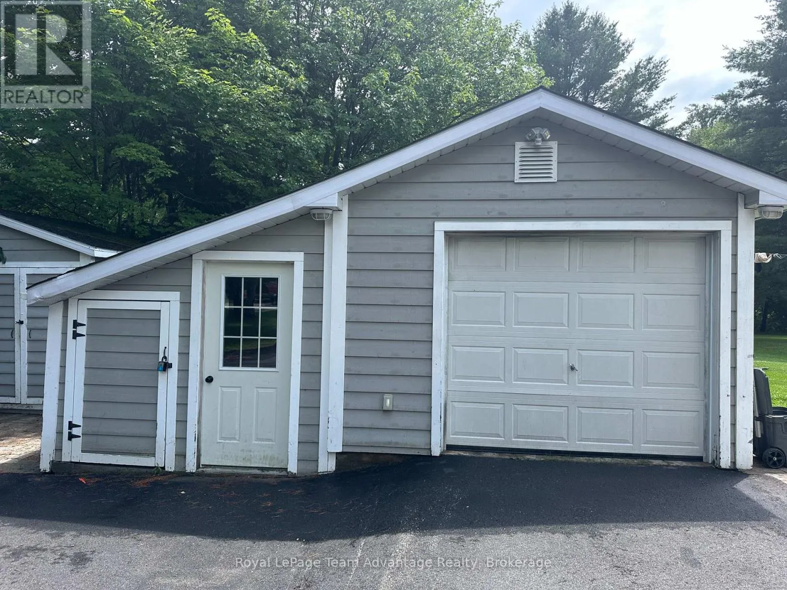 1 GLENROCK ROAD