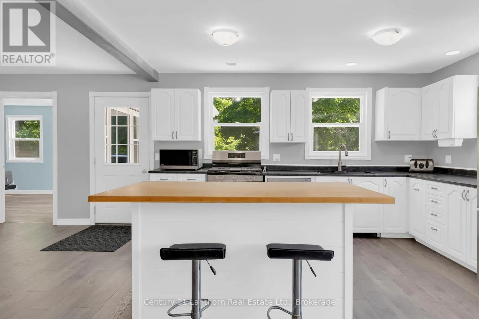 932 HUNT CLUB ROAD