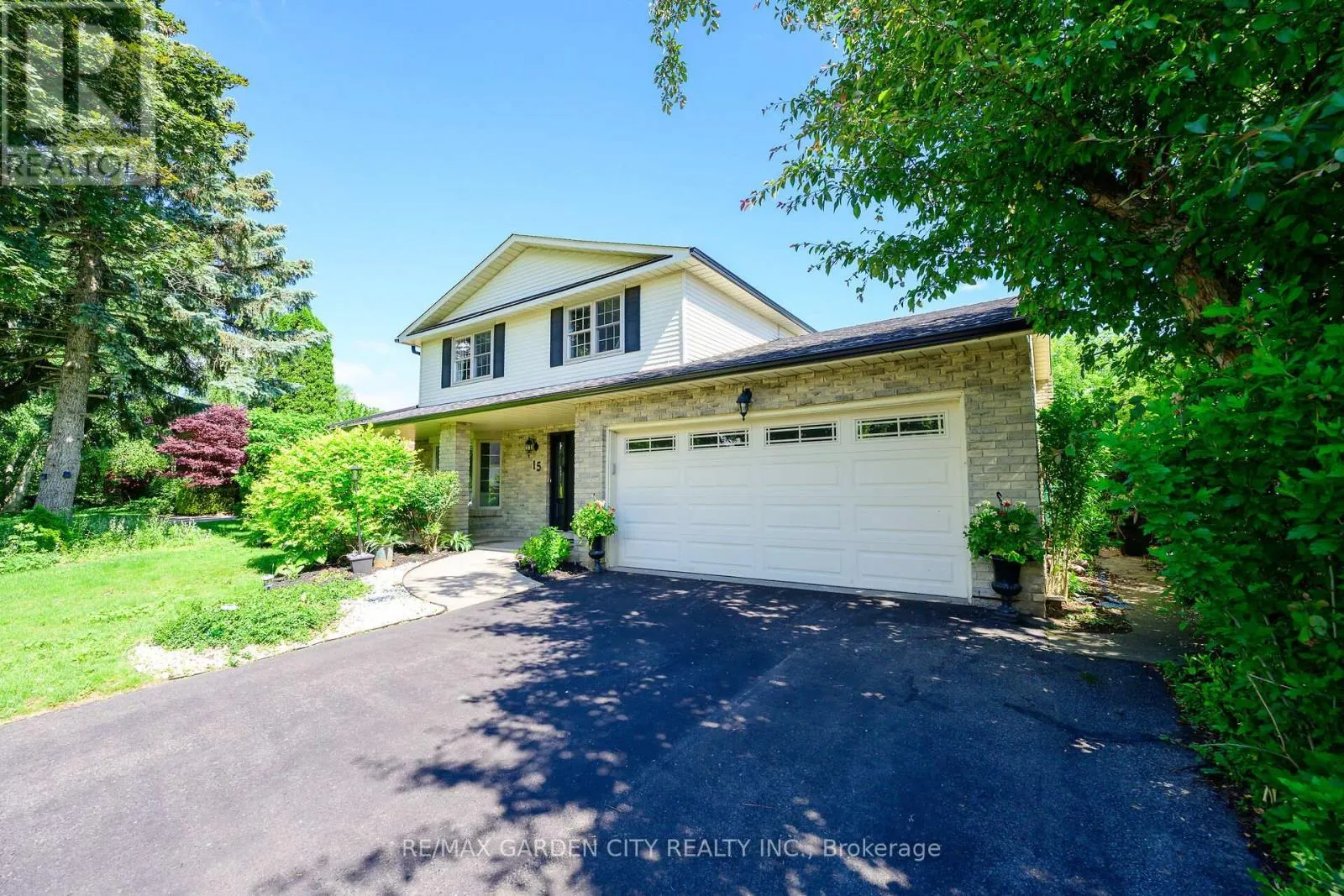 15 CHEVAL DRIVE