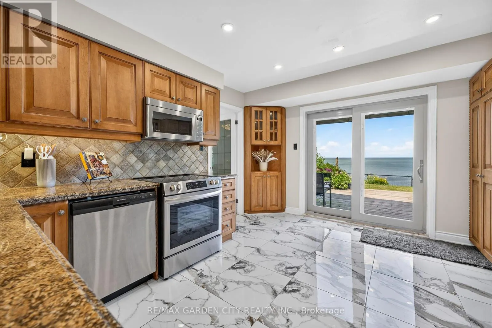 15 CHEVAL DRIVE