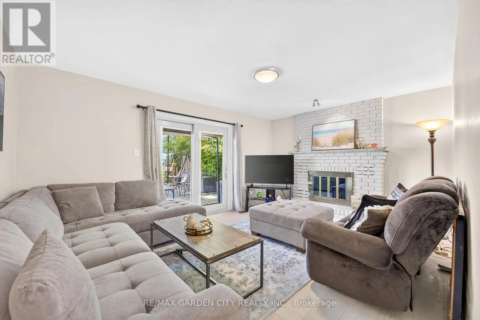 15 CHEVAL DRIVE
