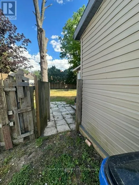 102 GRAY STREET