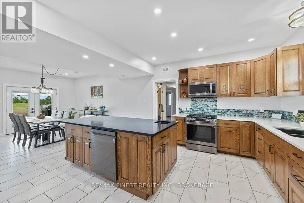 952 COUNTY ROAD 6