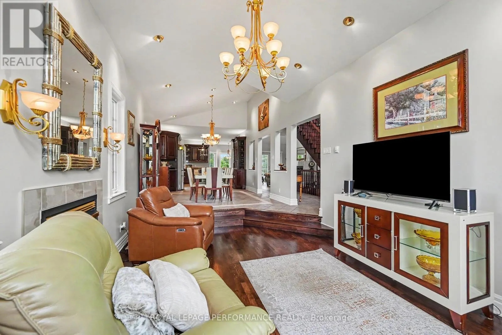 18 CHANTINE DRIVE