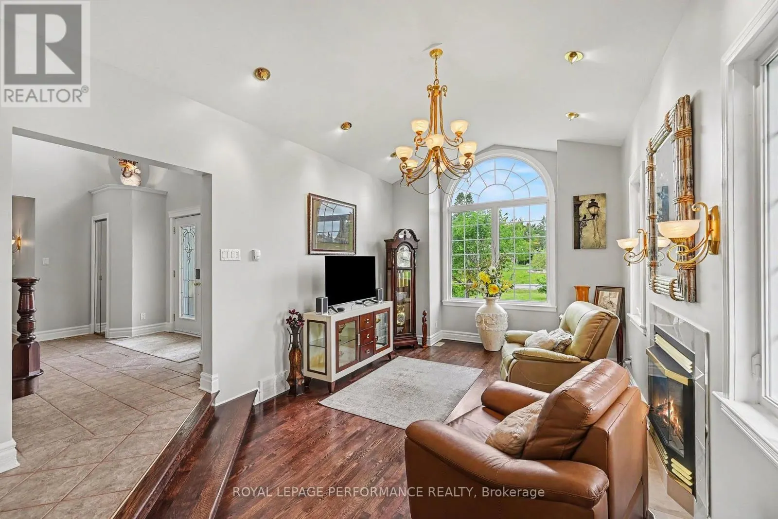18 CHANTINE DRIVE