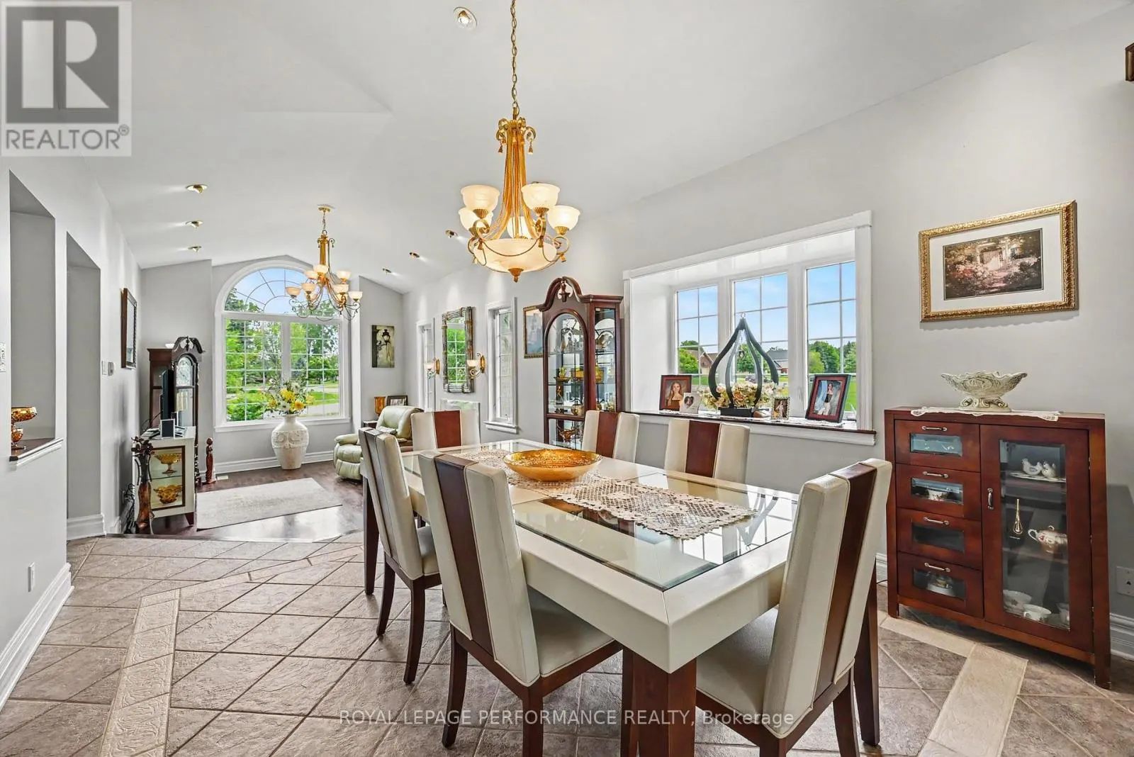 18 CHANTINE DRIVE