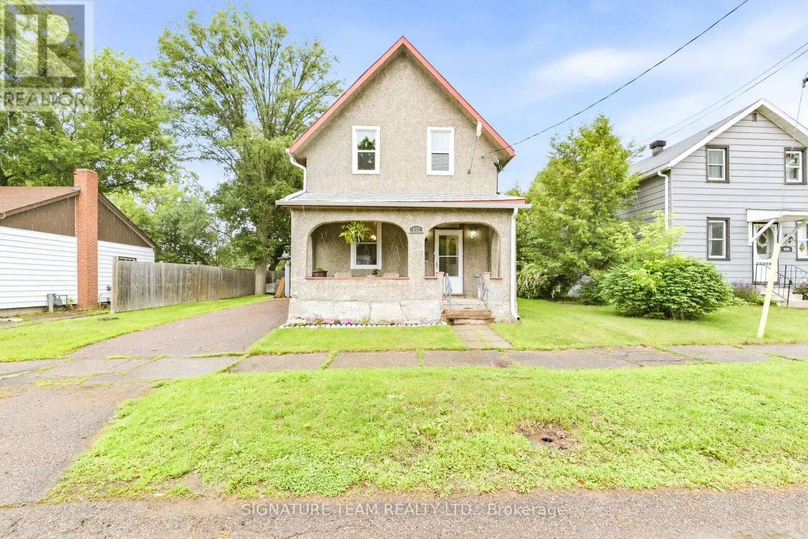 652 MOFFAT STREET