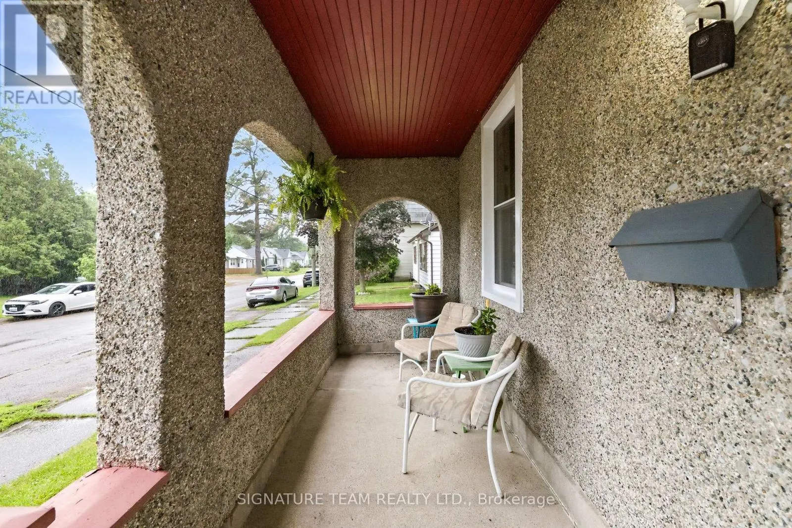652 MOFFAT STREET