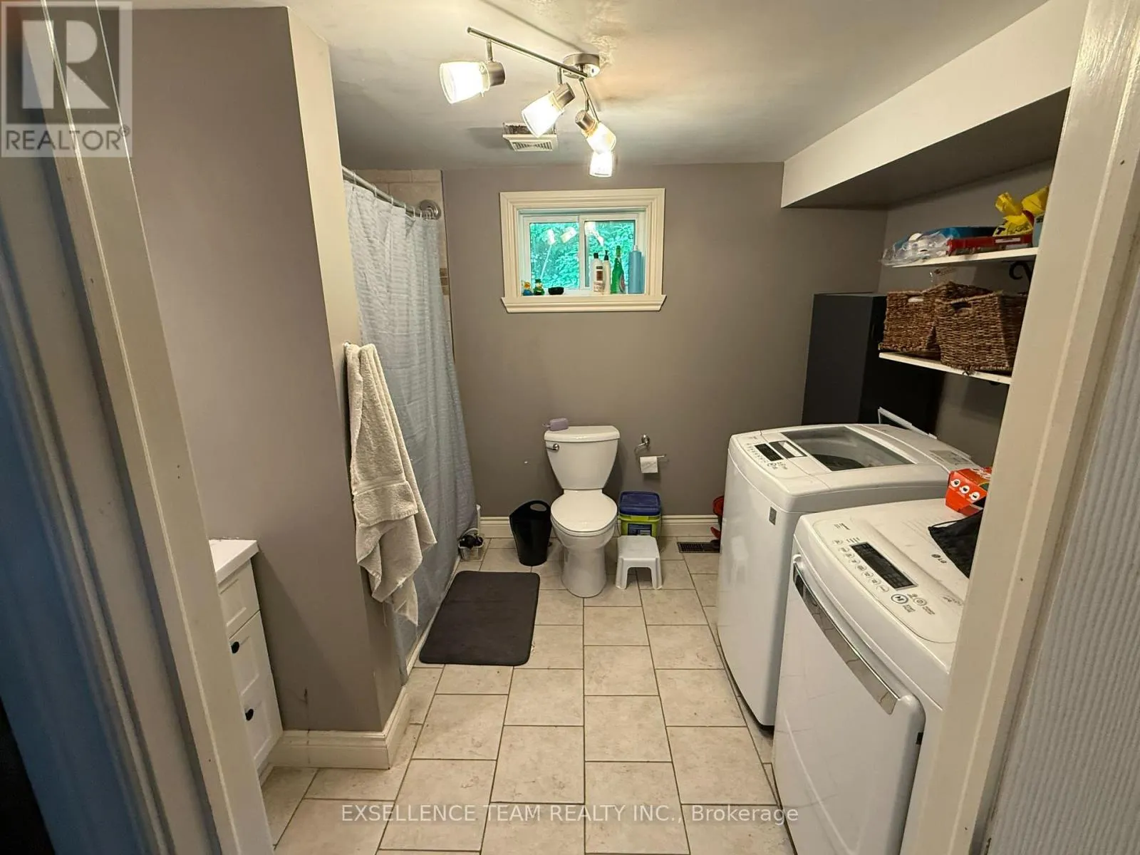 23 MECHANIC STREET E