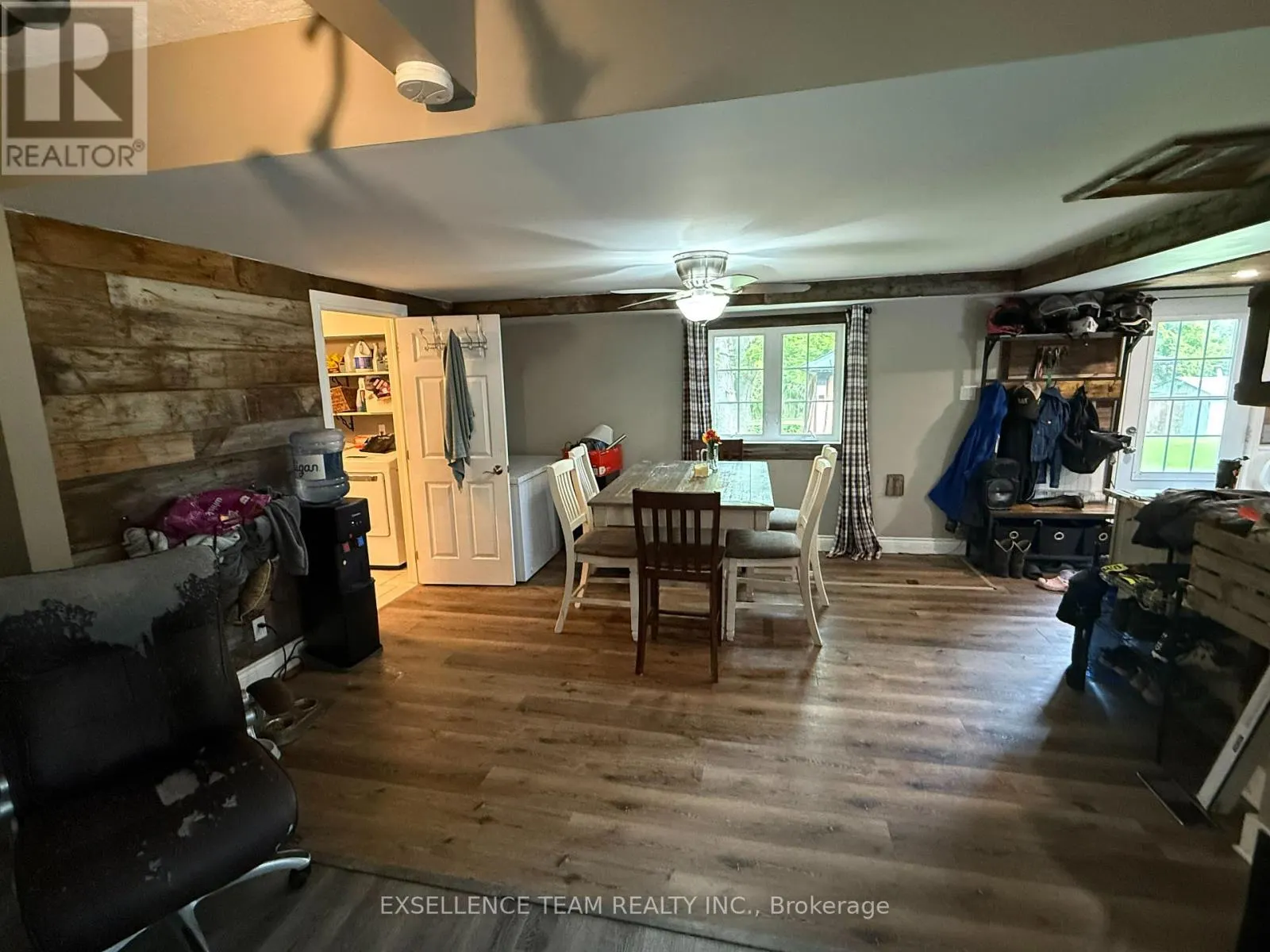 23 MECHANIC STREET E