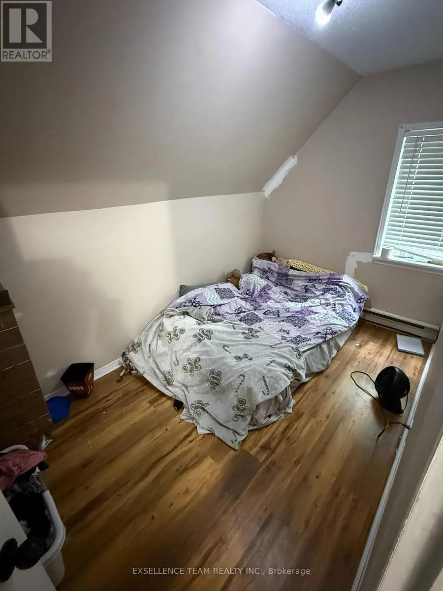 23 MECHANIC STREET E