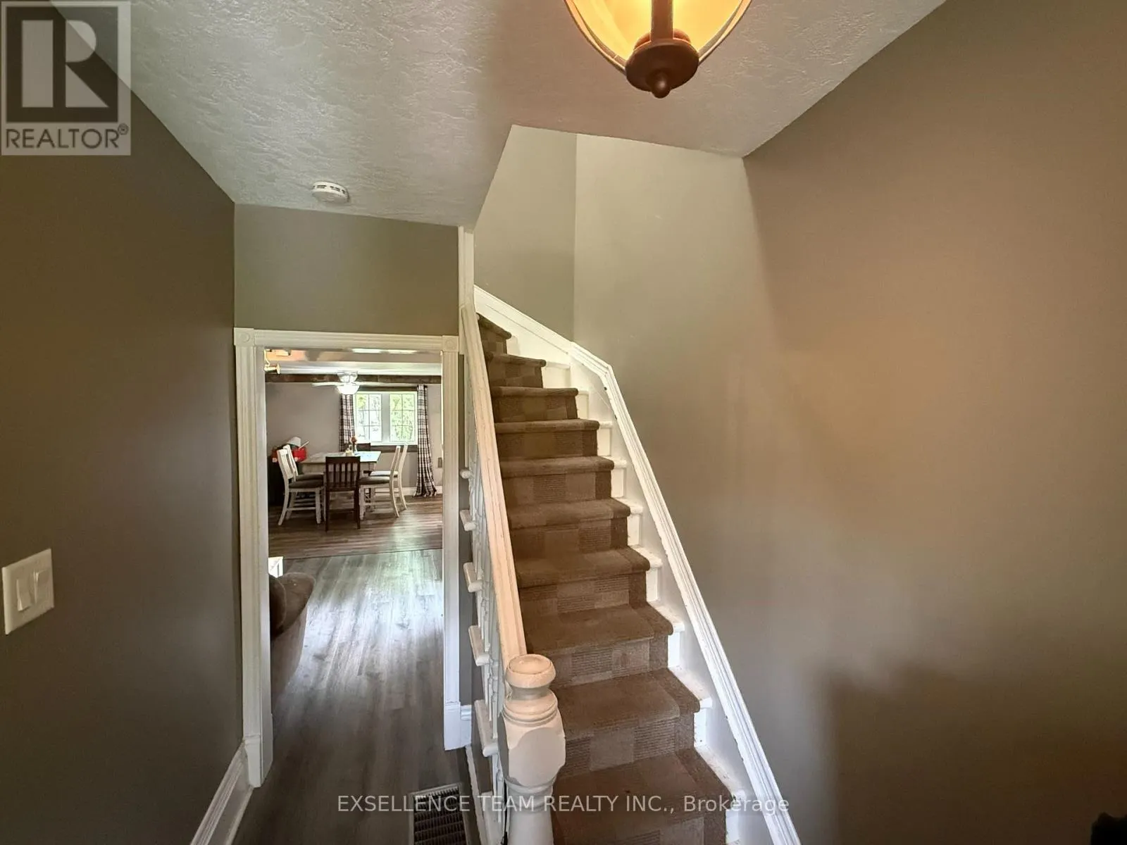 23 MECHANIC STREET E