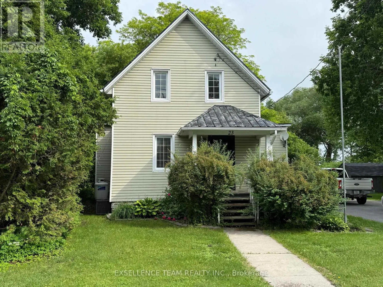 23 MECHANIC STREET E