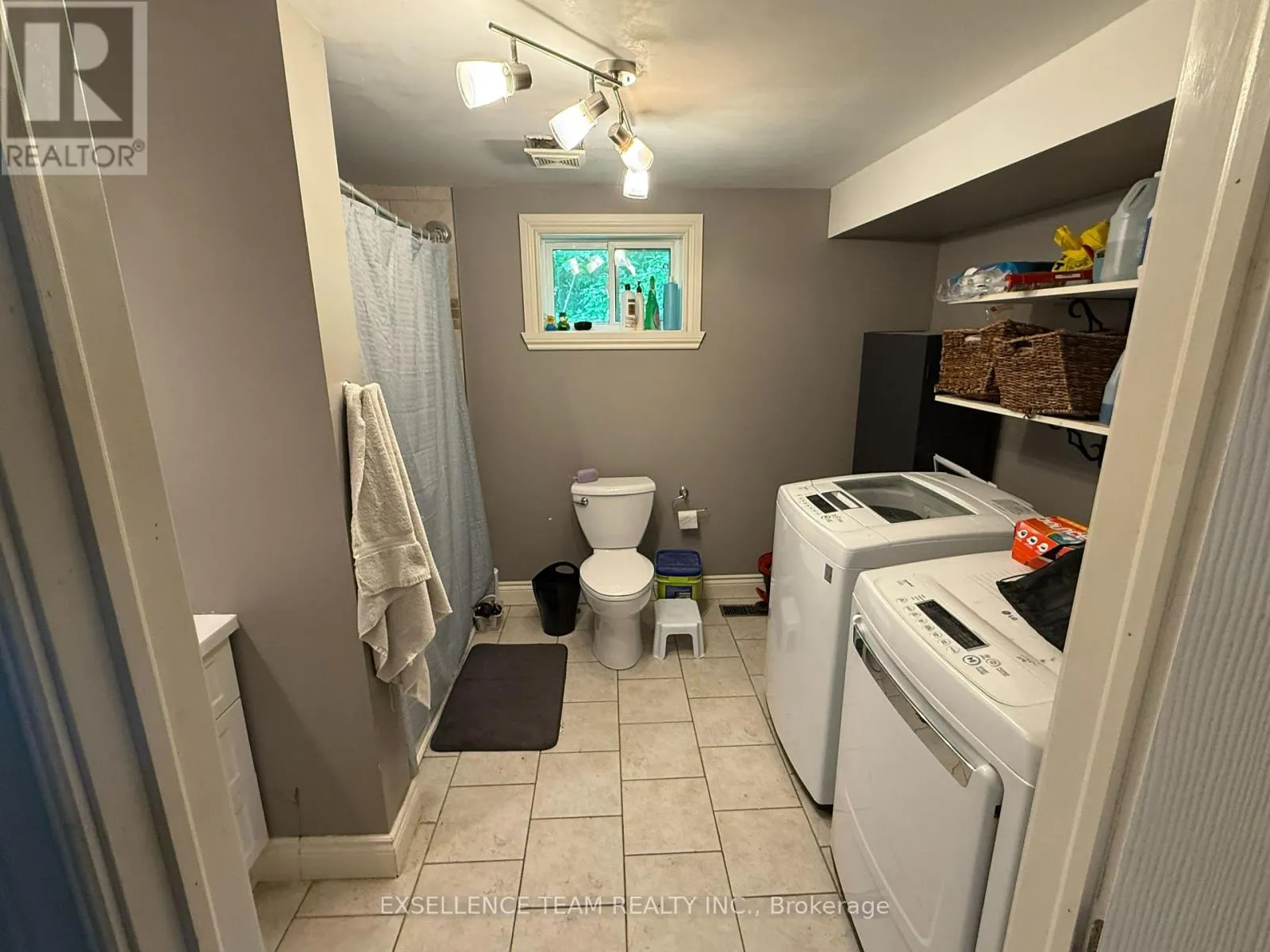 23 MECHANIC STREET E