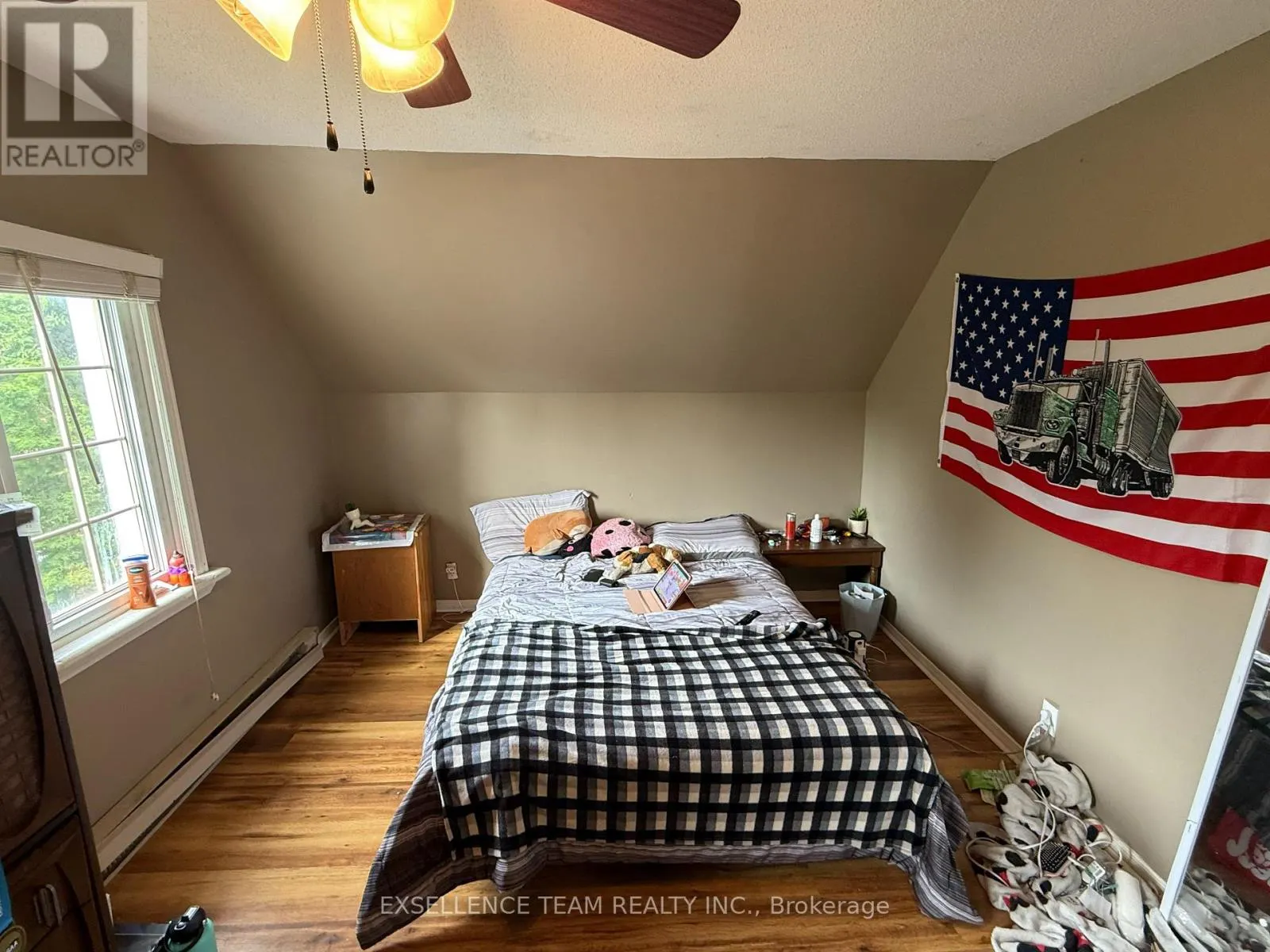 23 MECHANIC STREET E