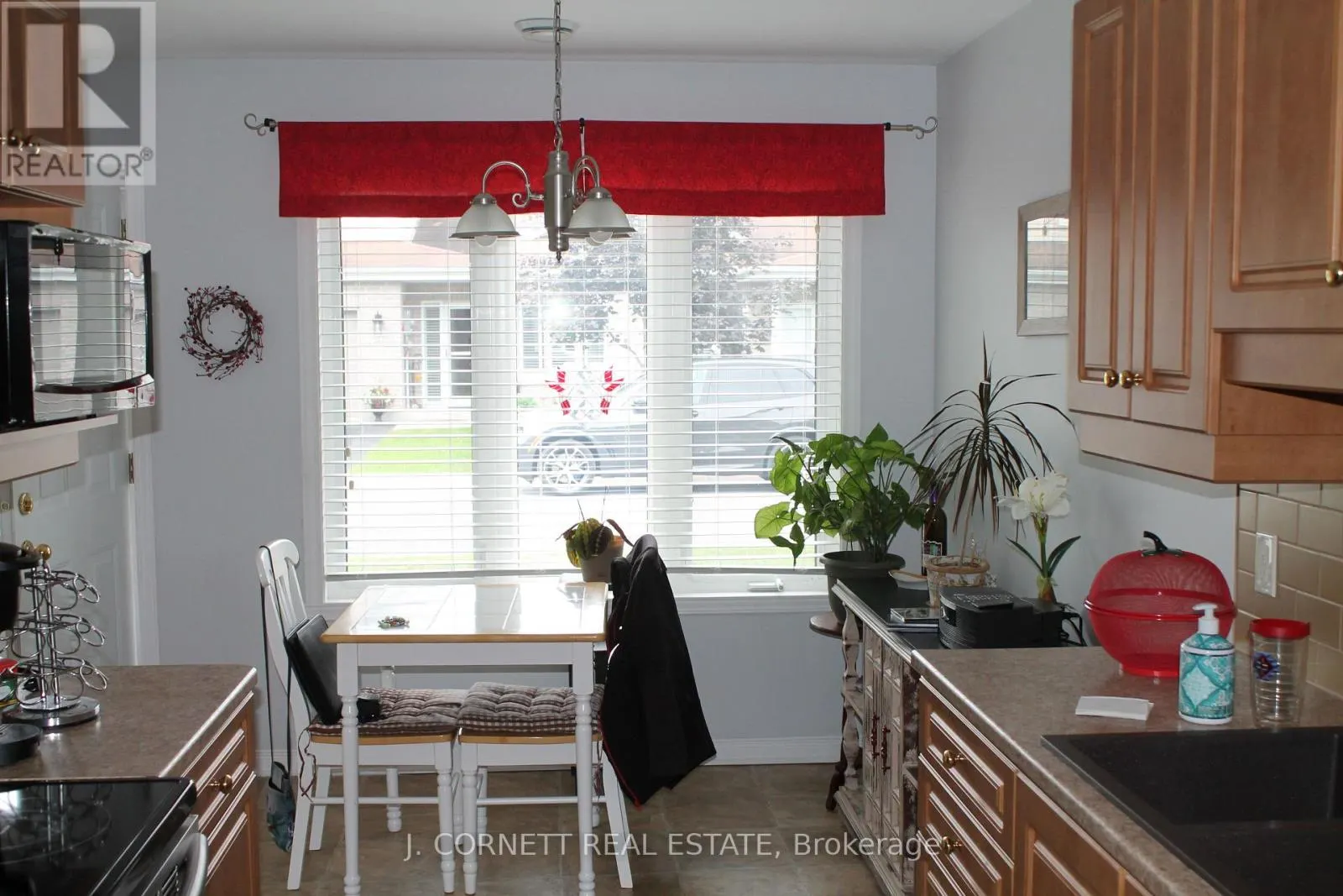 4 - 3 MAPLE STREET N