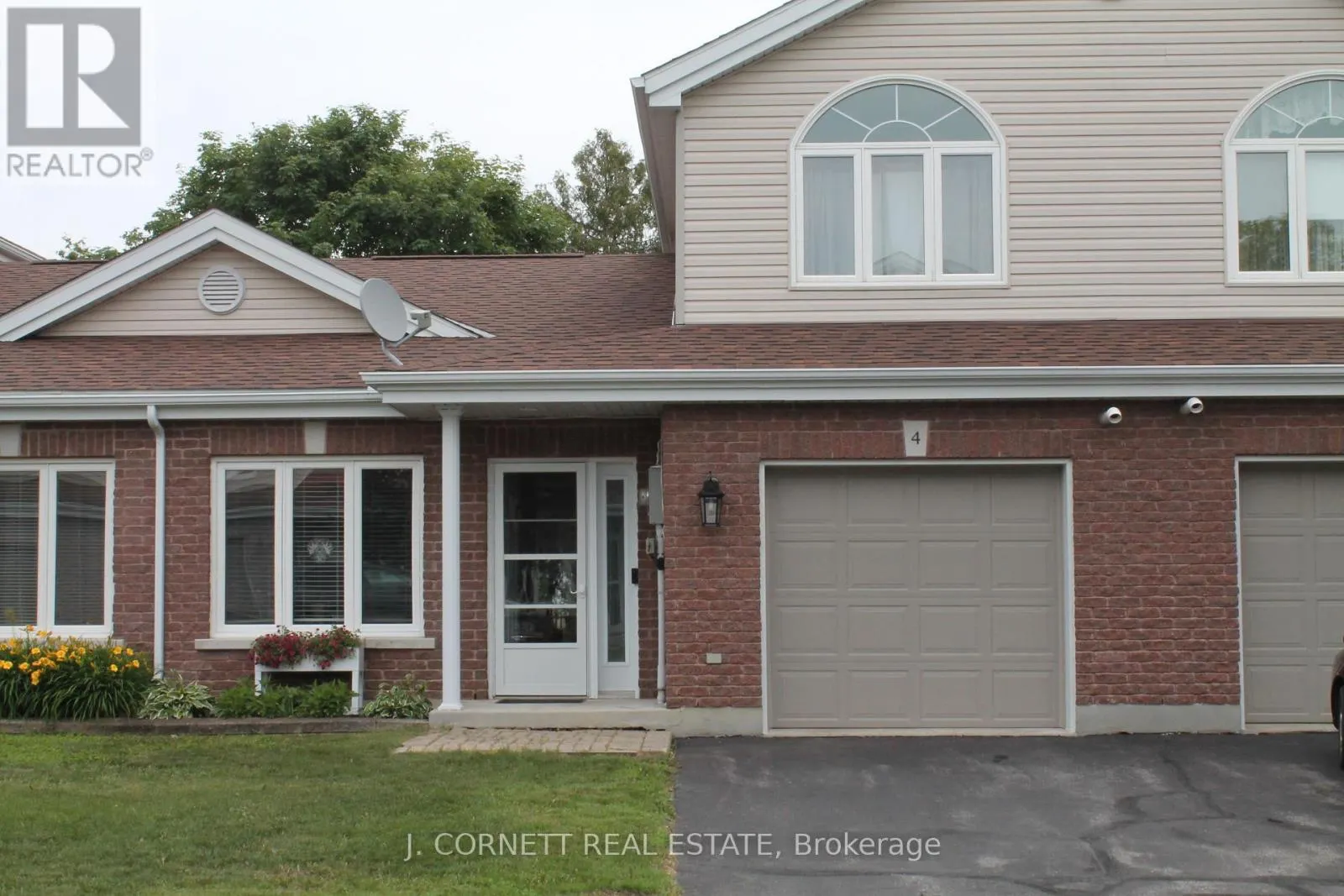 4 - 3 MAPLE STREET N