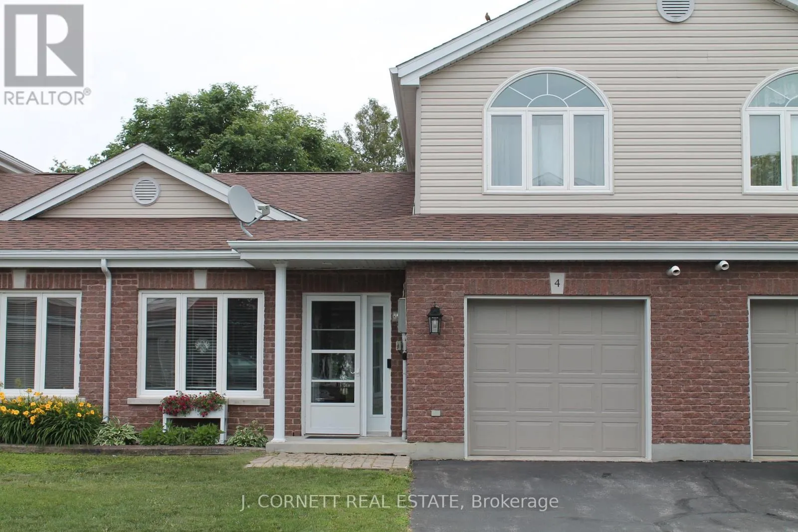 4 - 3 MAPLE STREET N