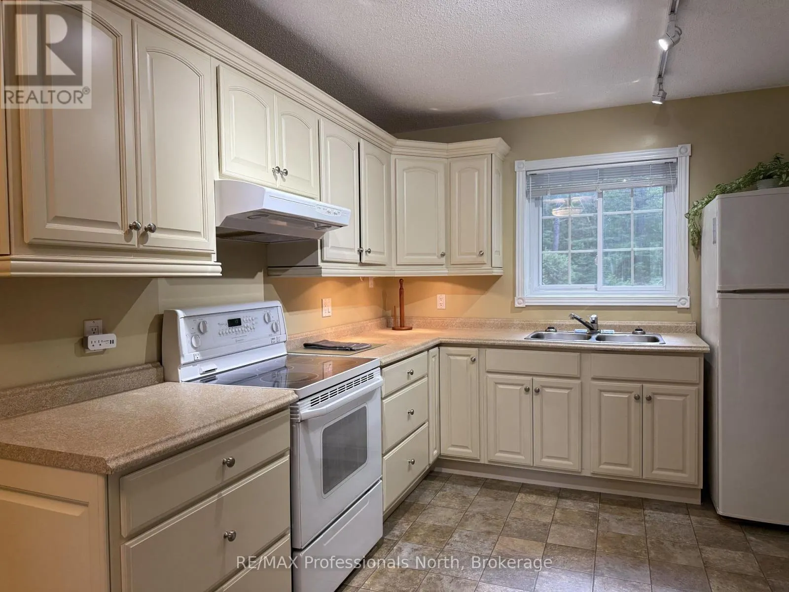1 - 1162 BURLMARIE ROAD #1