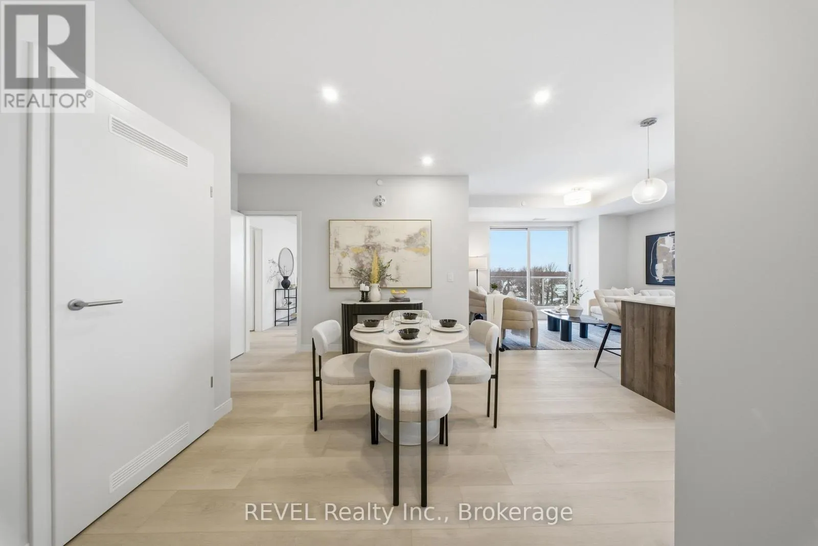 605 - 118 WEST STREET #605