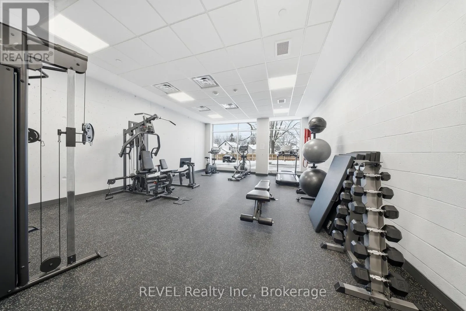 605 - 118 WEST STREET #605