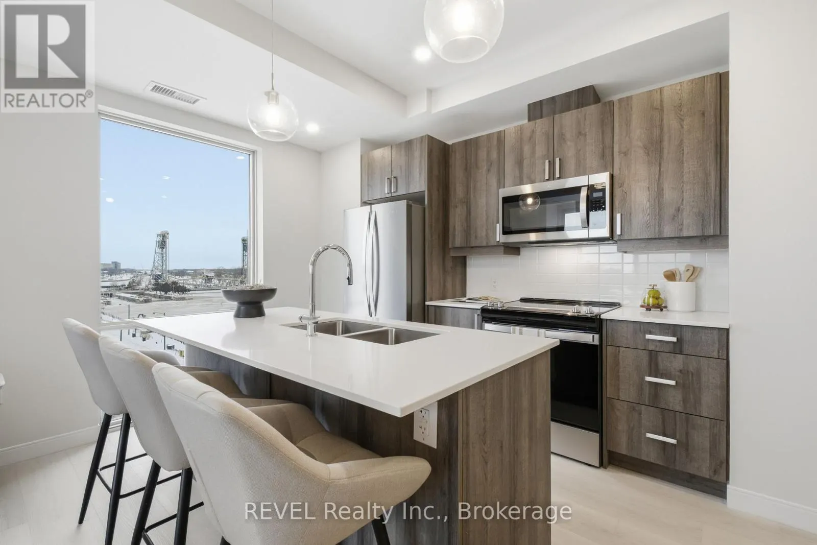 605 - 118 WEST STREET #605