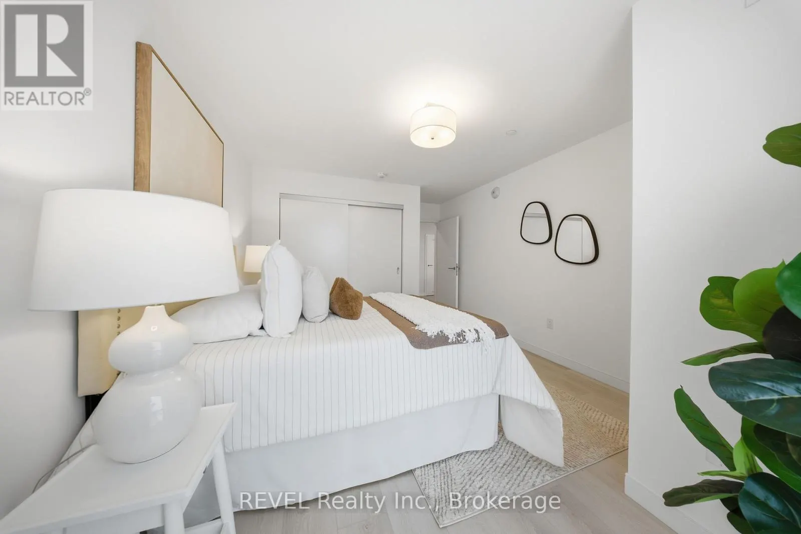 605 - 118 WEST STREET #605