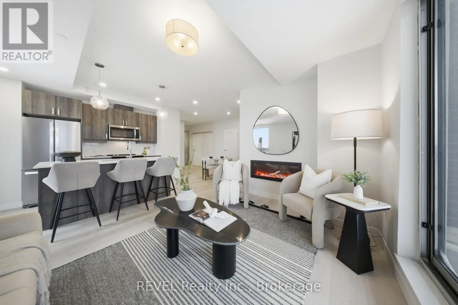 605 - 118 WEST STREET #605