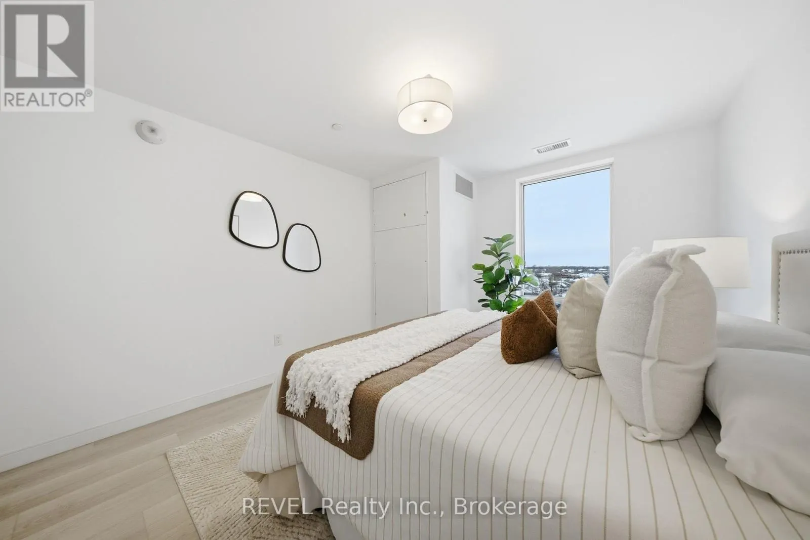 605 - 118 WEST STREET #605