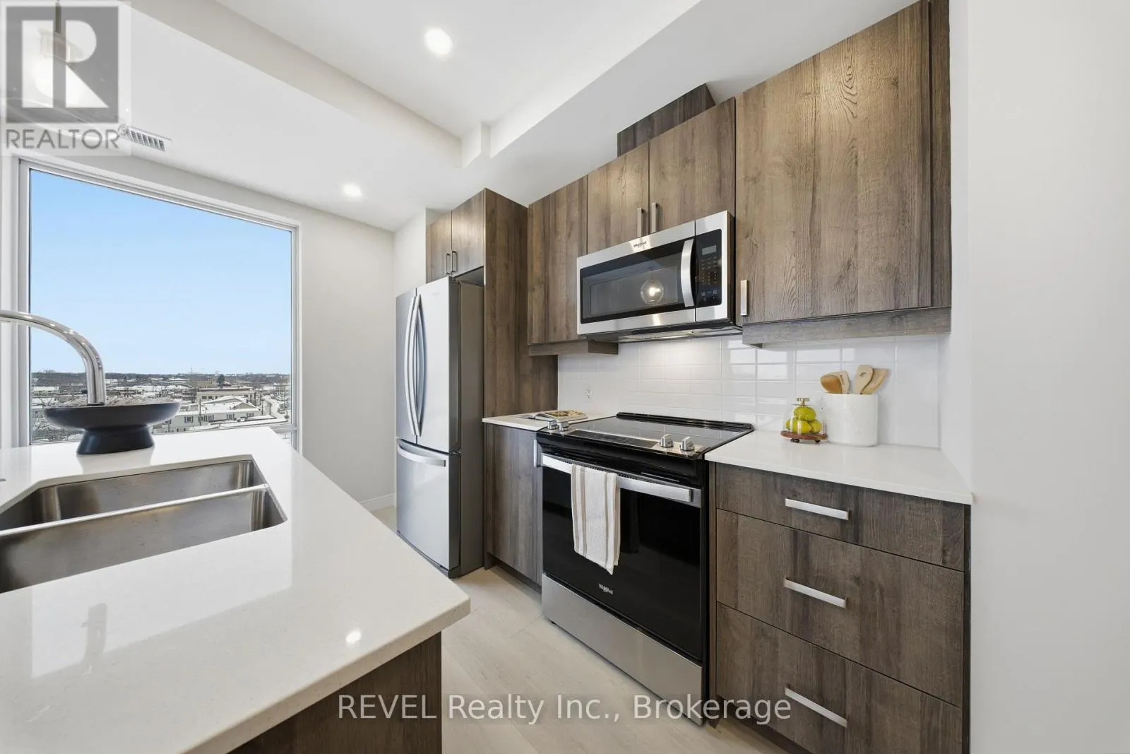 605 - 118 WEST STREET #605