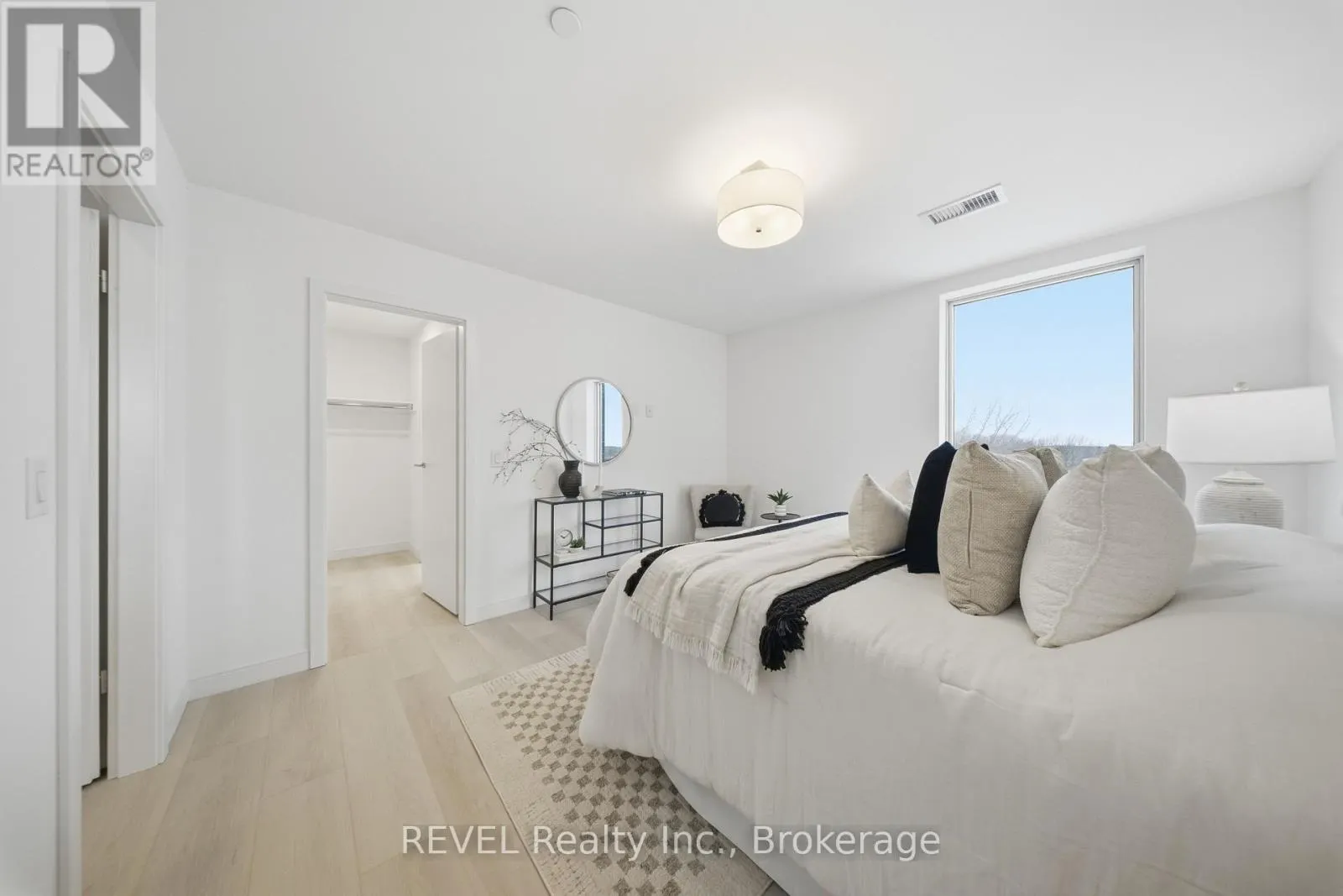 605 - 118 WEST STREET #605