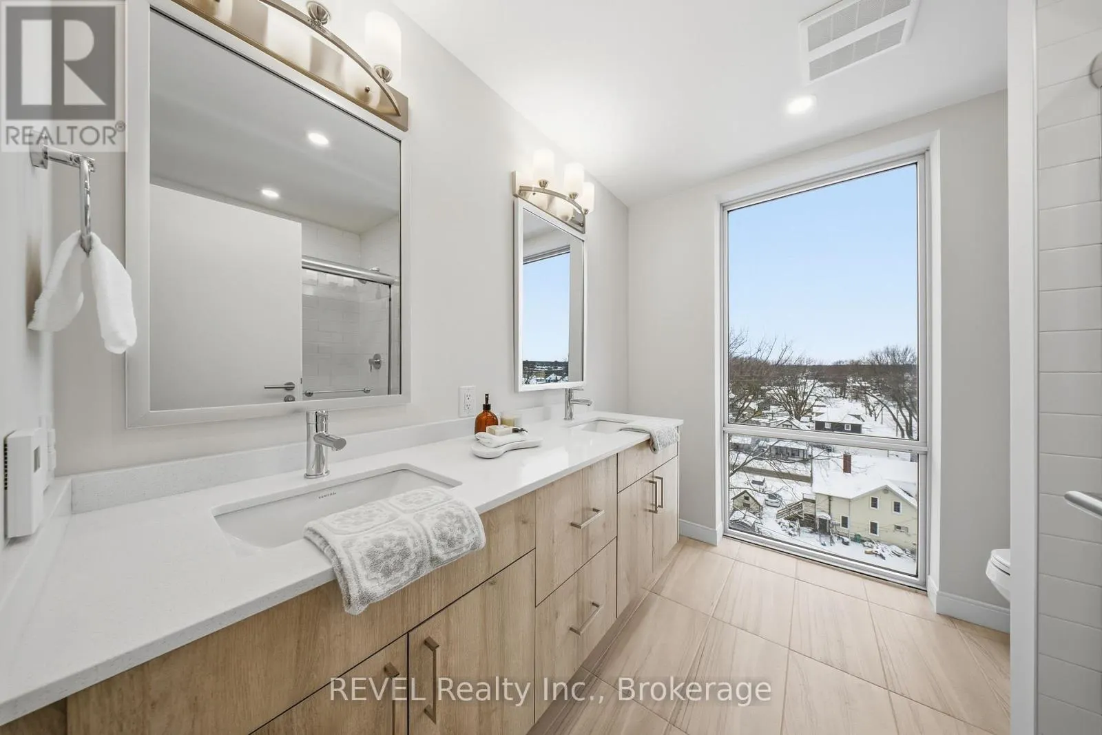 605 - 118 WEST STREET #605