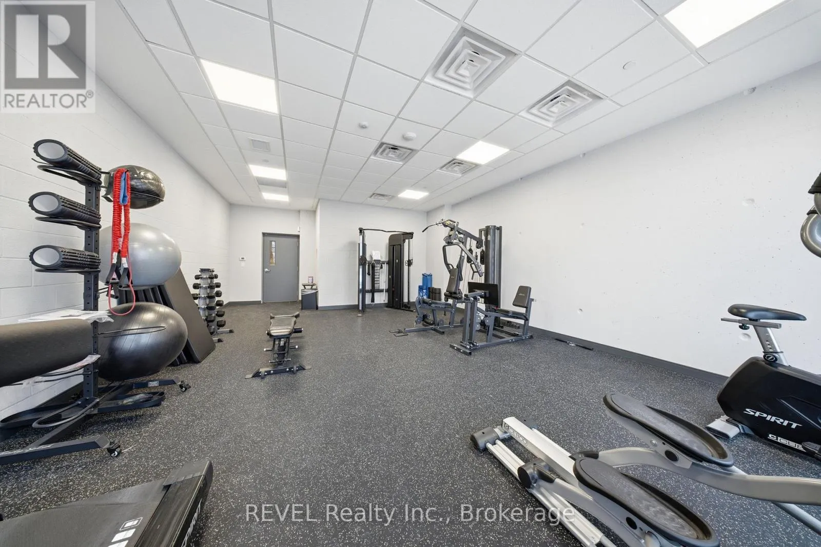 605 - 118 WEST STREET #605