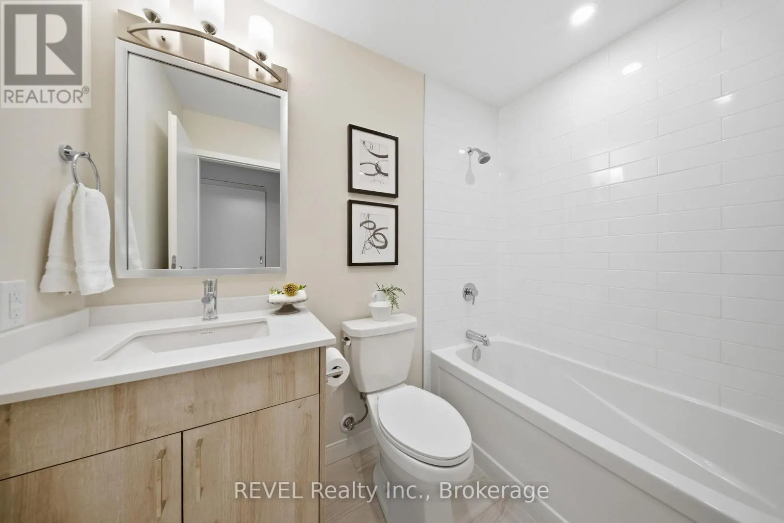605 - 118 WEST STREET #605